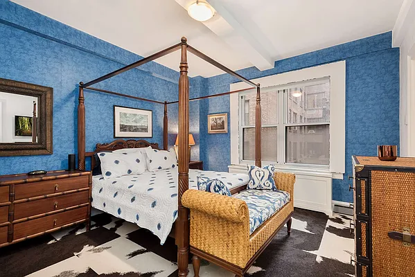 Sold by Warburg | media 16