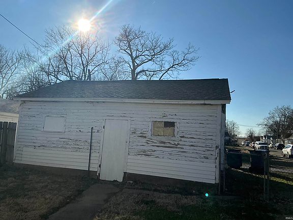 4th image of 201 S Willow Rd