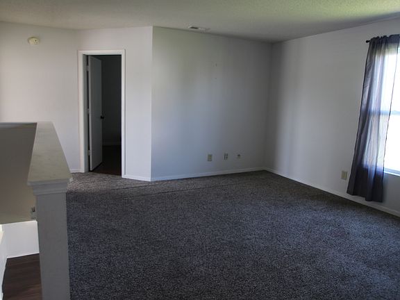 5th image of 216 Creekside Dr