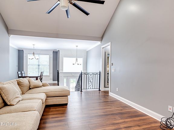 5th image of 6427 Hollow Oak Ln