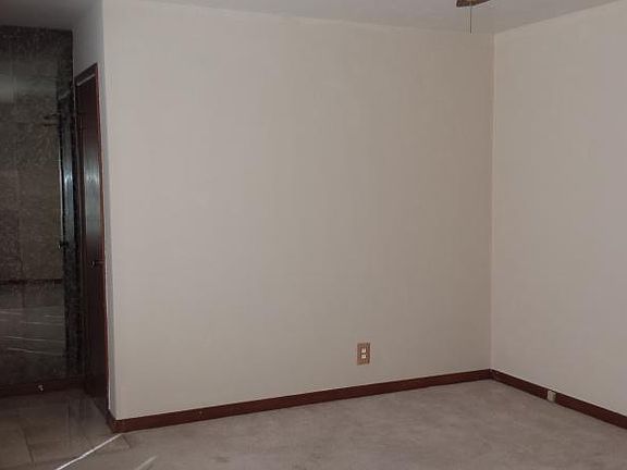 4th image of 849 Loekes Dr