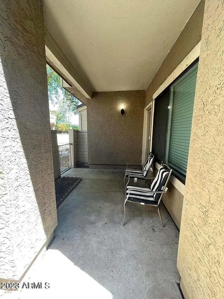 2 bed, 1004 sqft, $1,700 — Photo 3