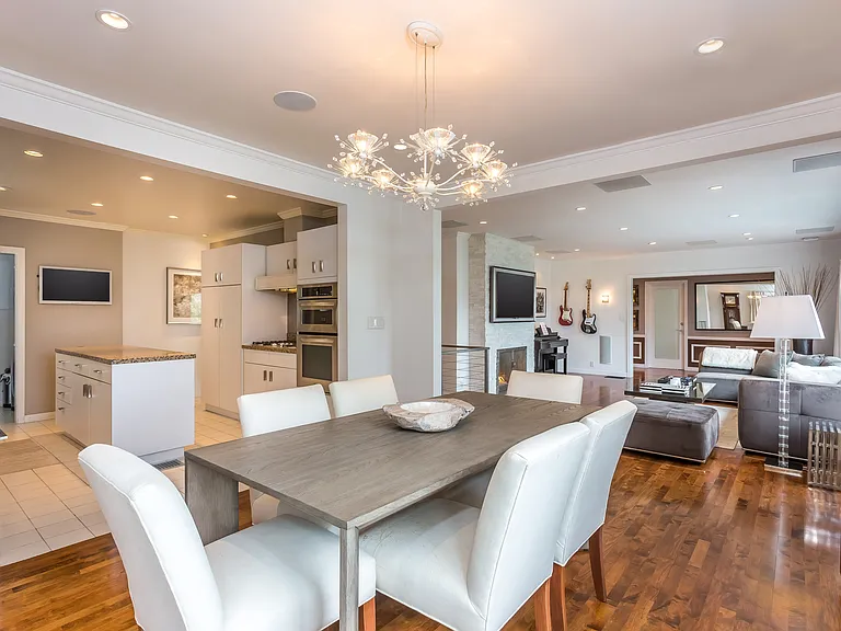 1321 Londonderry Pl — Photo 9