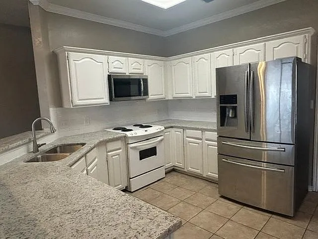 3 bed, 2.0 bath, 1664 sqft, $2,000 — Photo 3