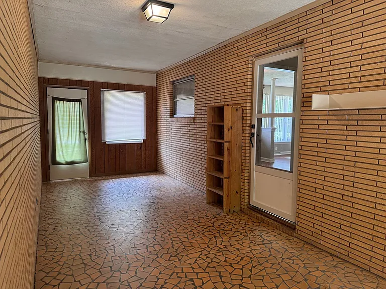 453 Foster St — Photo 20