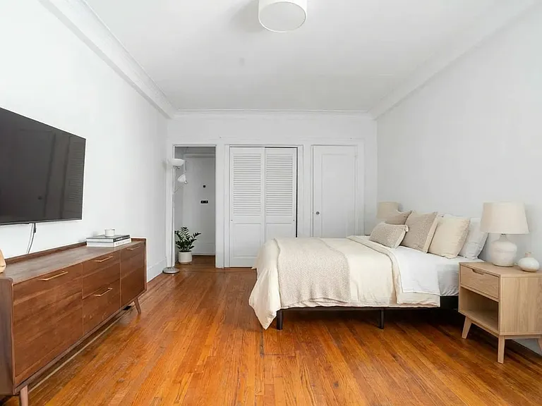 136 E 36th St #5E — Photo 4