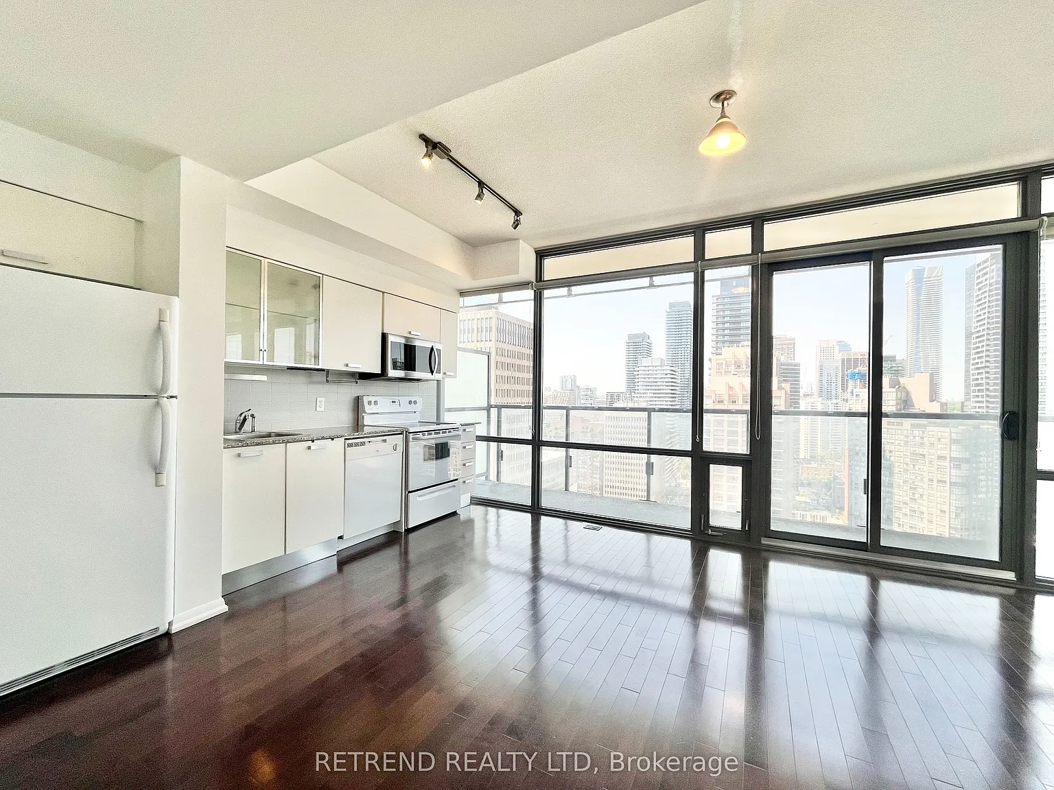 Murano Condos — Photo 4