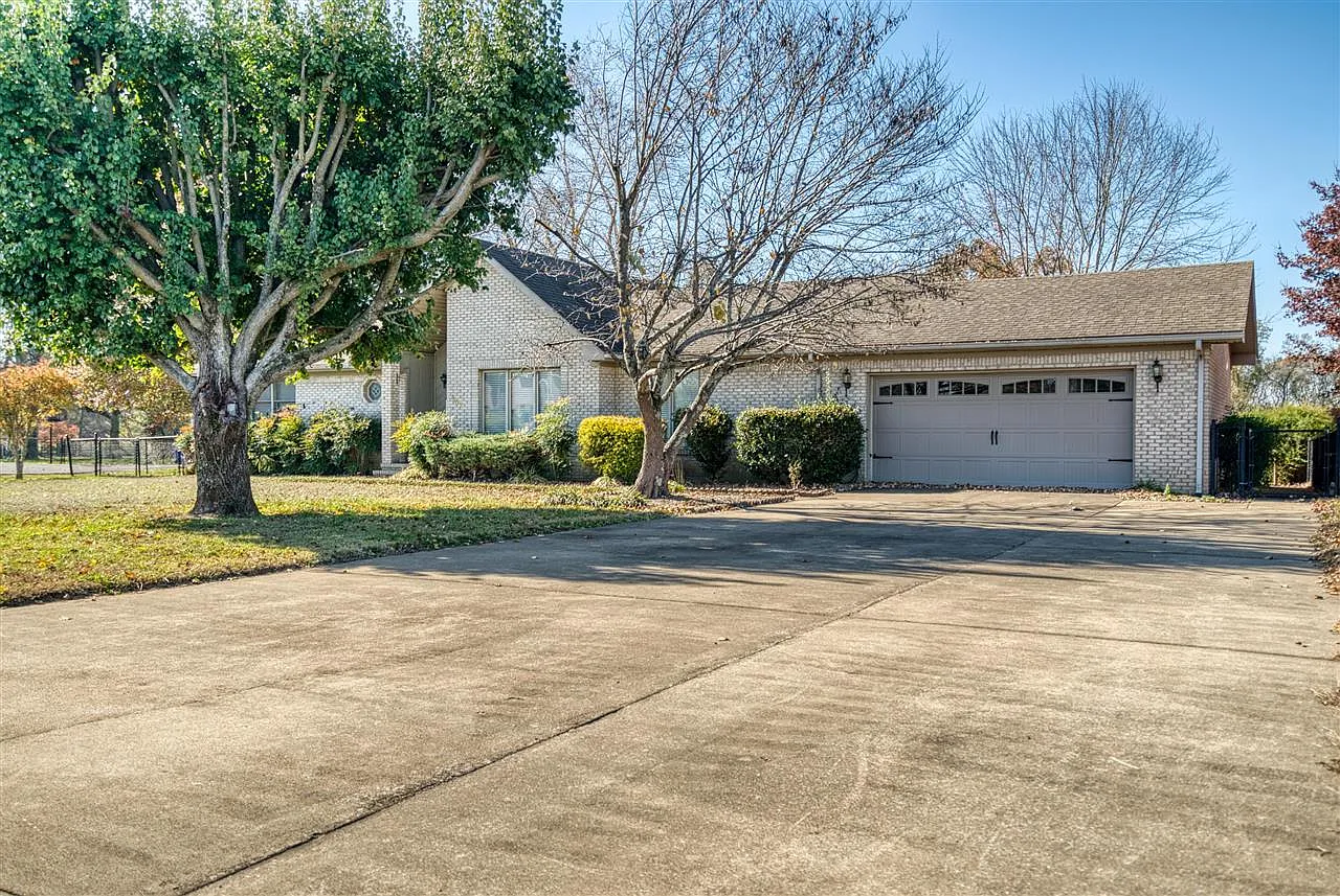 302 Birdie Cir photo 1