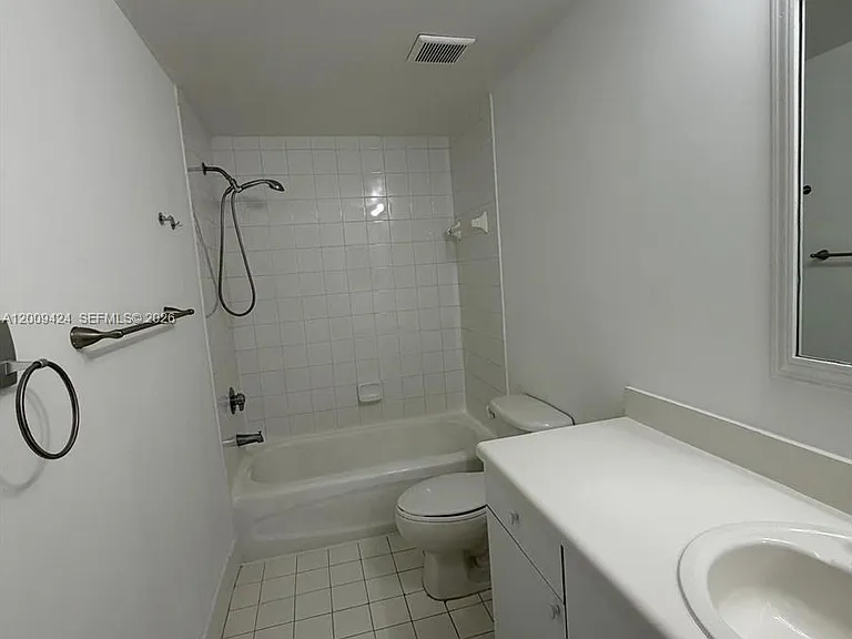 50 Menores Ave #518 — Photo 15