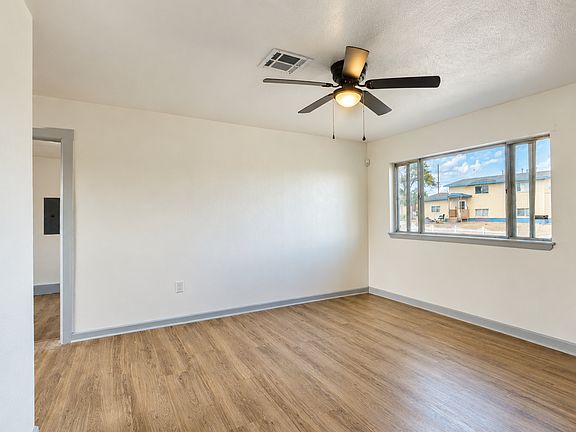 5th image of 703 SW 45th St