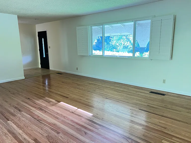 233 Calvin Pl — Photo 3