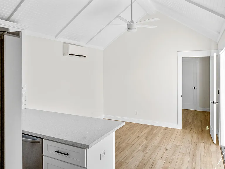952 Park St — Photo 7