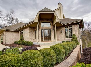 W329N6522 Forest Dr, Hartland, WI 53029