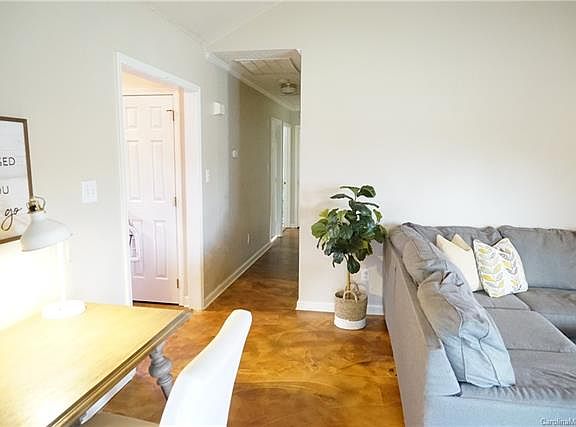 5th image of 113 Carmel Hills Dr