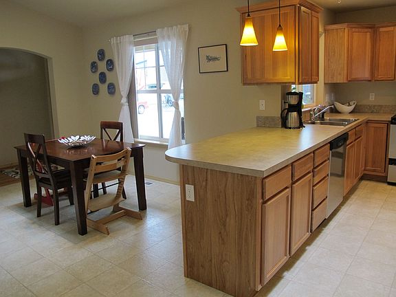 Dining area off kitchen