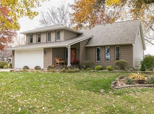 5971 Shiloh Ln, Cedar Rapids, IA 52411