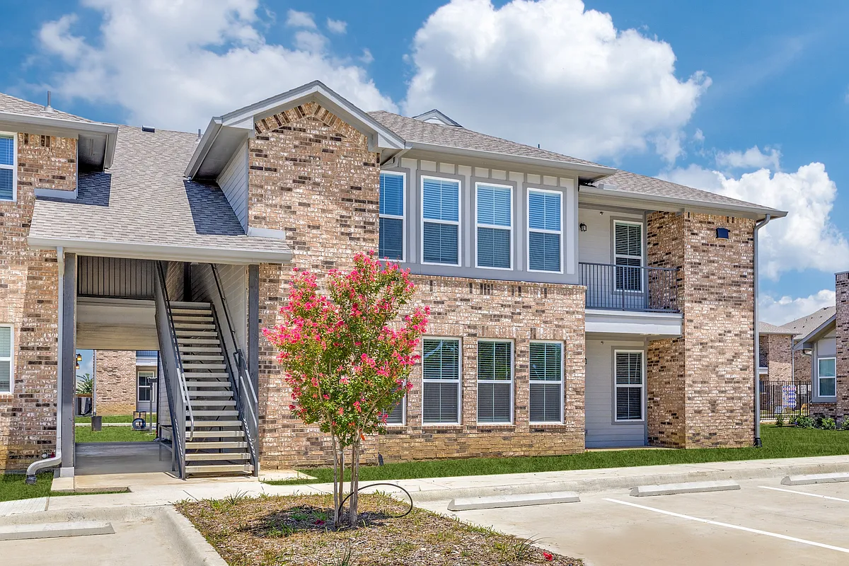 Building Photo - Four Cedars