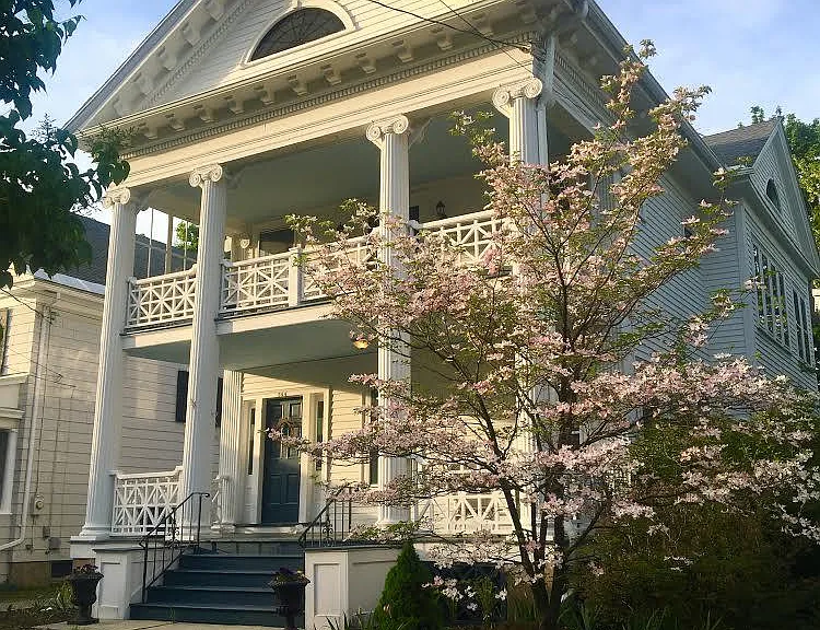 544 Providence St — Photo 1