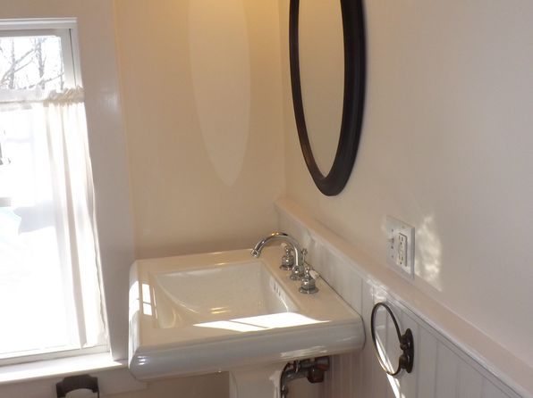 421 Jepson Ln, Portsmouth, RI 02871