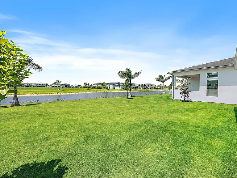 20471 Southernwood Ave — Photo 41