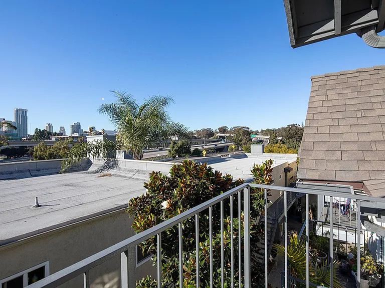 Golden Pacific Apartments — Photo 9