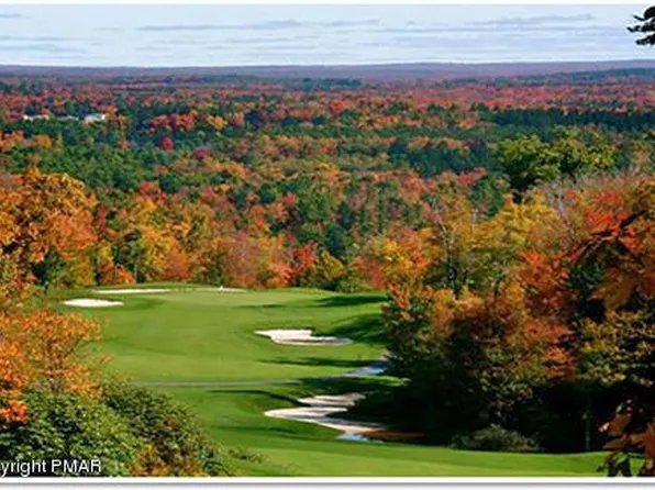 H14 Wolf Hollow Rd, Lake Harmony, PA 18624