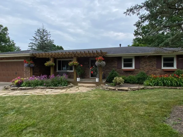 1027 Seneca Dr, Crown Point, IN 46307