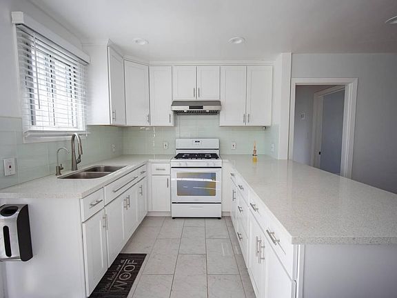4th image of 693 Masson Ave