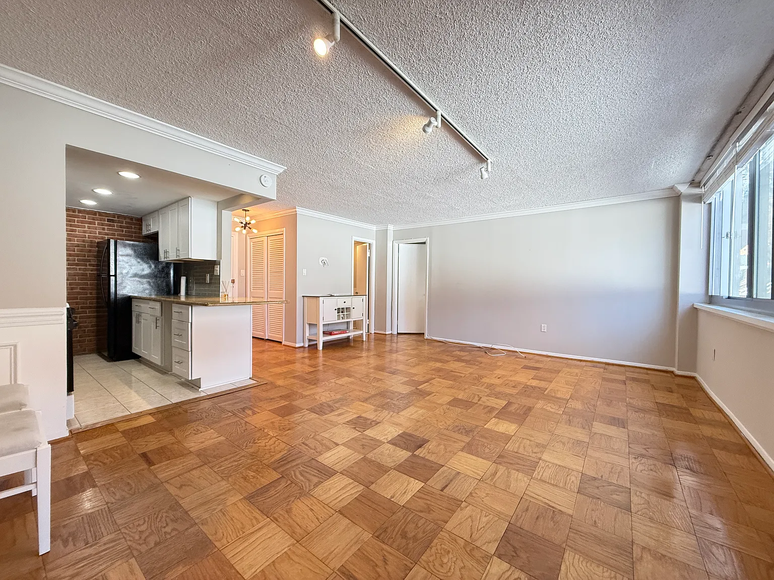 1 bed, 726 sqft, $1,600 — Photo 4