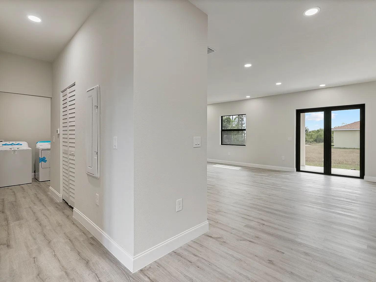 488 Lillon Avenue South - 1 — Photo 3