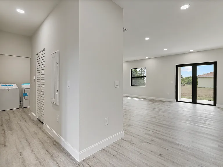 488 Lillon Ave S — Photo 22