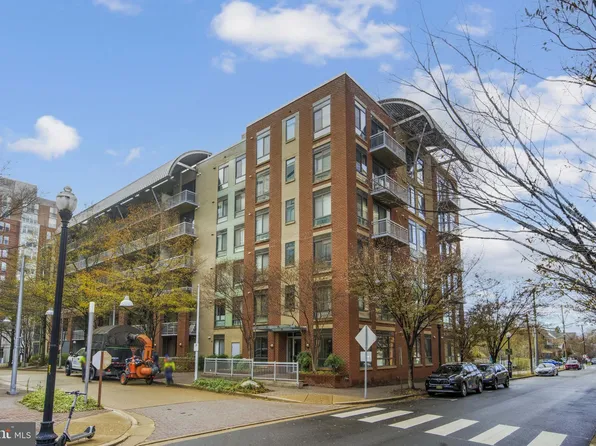 1200 N Hartford St APT 201, Arlington, VA 22201