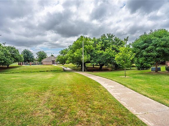 4th image of 12220 High Meadow Ct
