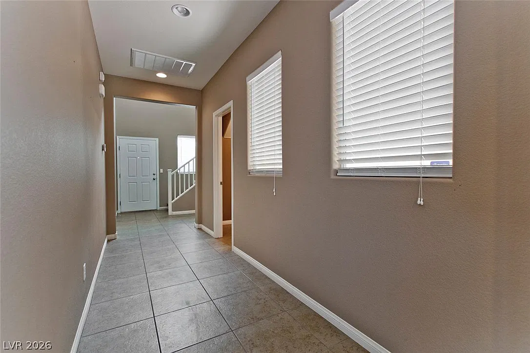 3 bed, 2.5 bath, 2763 sqft, $2,200 — Photo 3