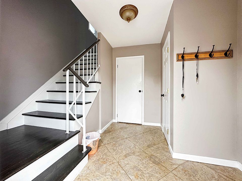 1st image of 29 Ibsen Ave #2F
