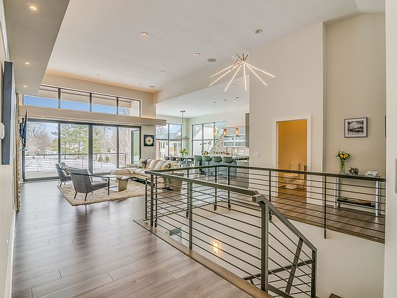 5th image of 380 Acacia Cir