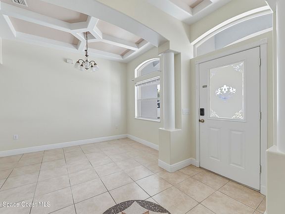 4th image of 4018 Rolling Hill Dr
