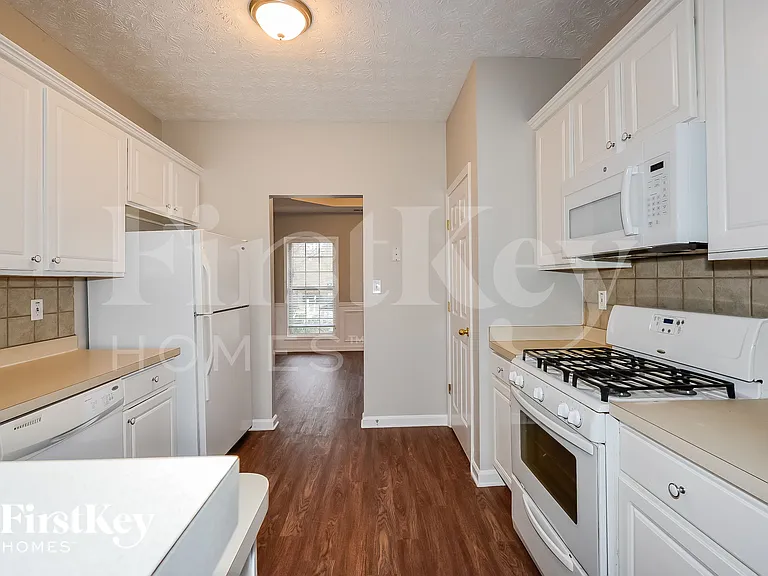740 Winbrook Dr — Photo 5