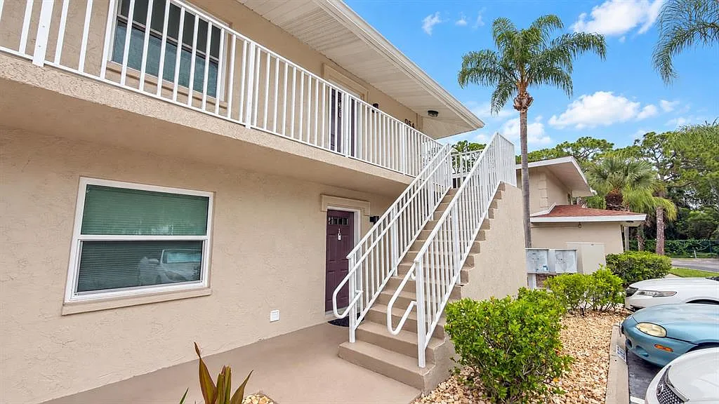 2 bed, 2.0 bath, 920 sqft, $2,500 — Photo 2