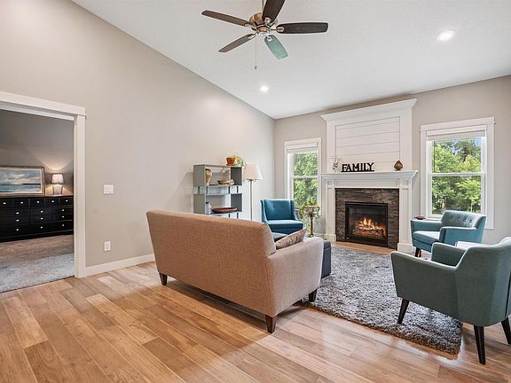 4th image of 706 Titus Ct