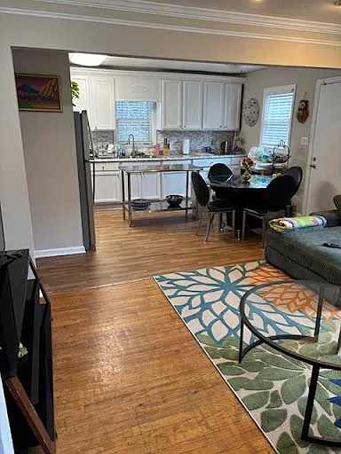 3 bed, 1216 sqft, $2,200 — Photo 2