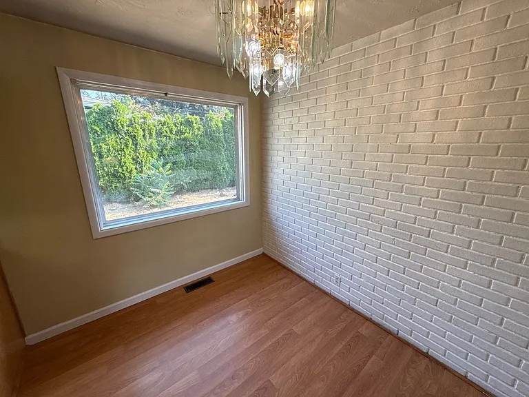 1043 Garlock St S — Photo 6
