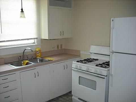 4th image of 446 Hesper Ave