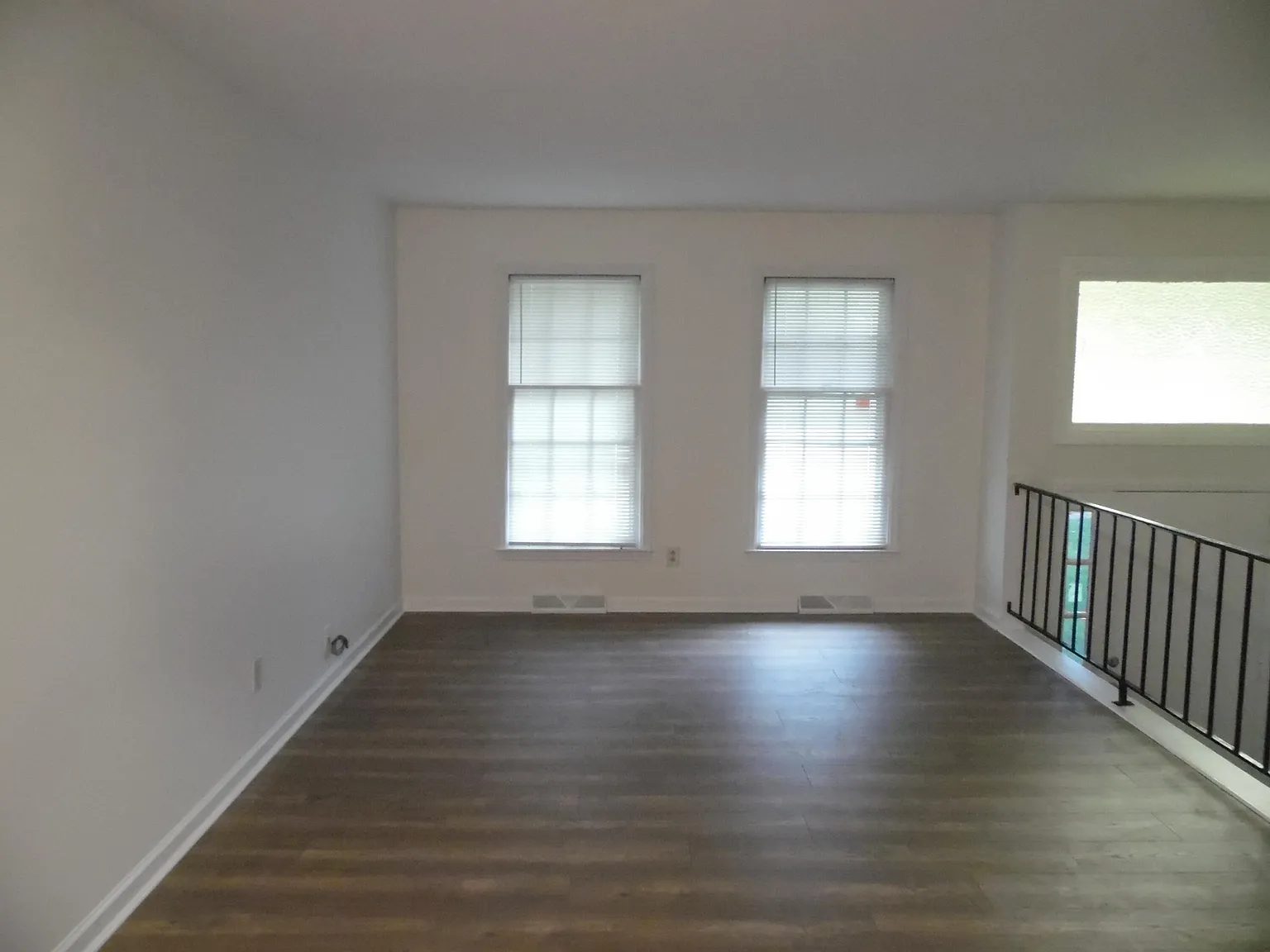 3 bed, 1.5 bath, 1944 sqft, $1,495 — Photo 2