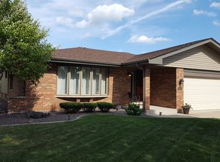 8325 Parkview Dr, Darien, IL 60561