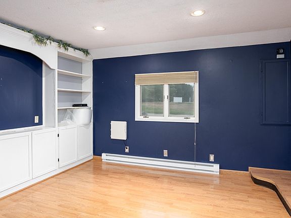 4th image of 412 Elles Ave