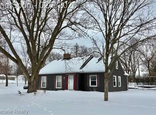 3094 Edgefield Dr, Waterford, MI 48328