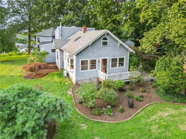 41 Rosedale Rd, Warwick, RI 02818