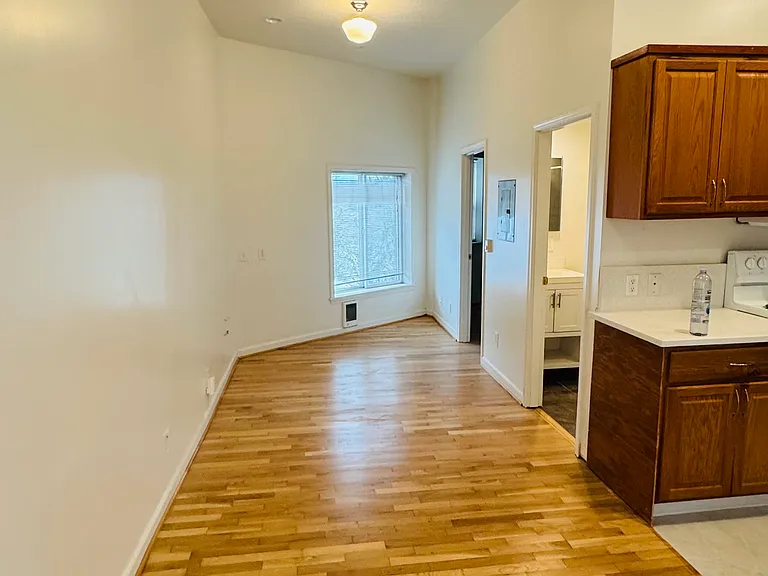 22840 Willamette Dr #5 — Photo 4