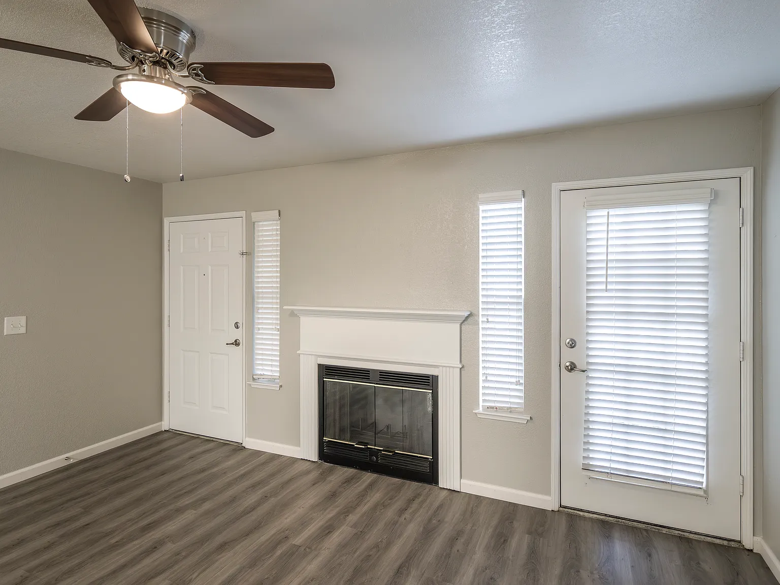Cottonwood Grove Apartments — Photo 3